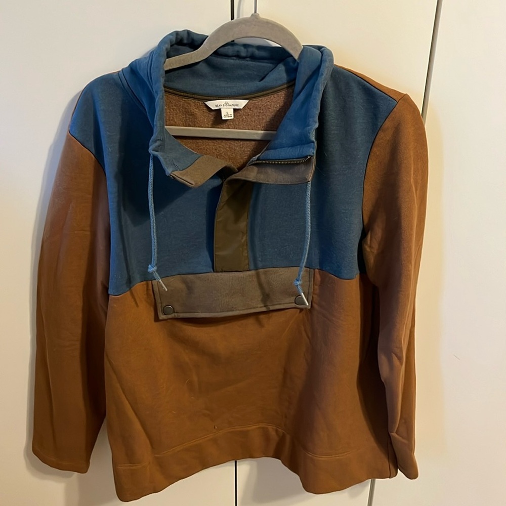Llbean Signature half zip with front pocket